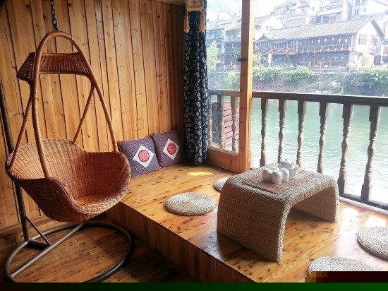 特色吊脚楼圆床房