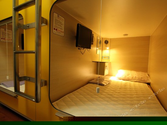 太空舱四人间（床位房）