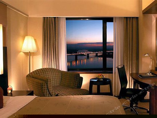 豪华阁江景大床房