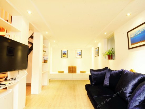 巷陌听雨家庭房