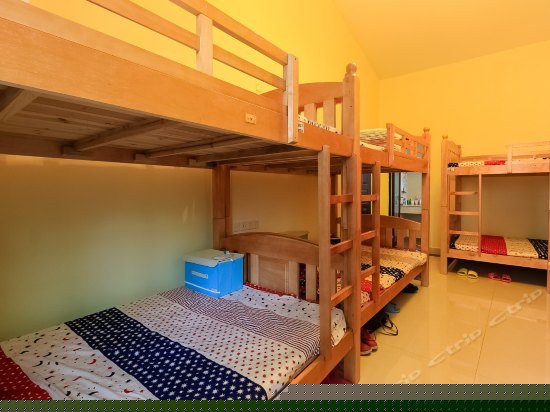 女生十人间（床位）