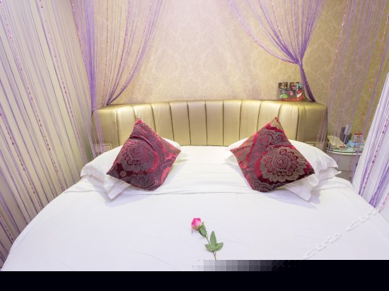 时尚精品圆床房