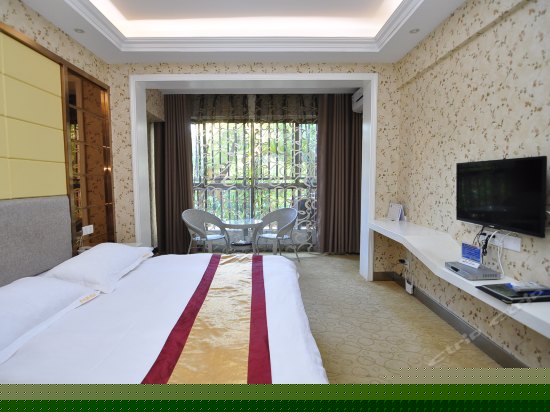 花园豪华大床房