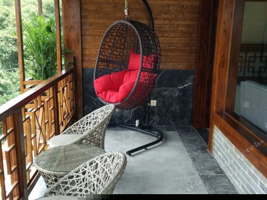 阳台观景大床房