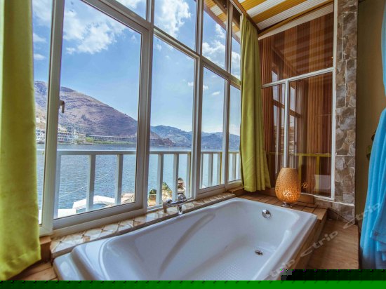 海景露台浴缸桑拿房2层