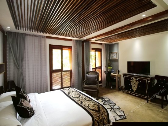 简雅豪华大床房