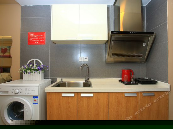 豪华夜景大床房