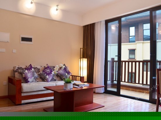 豪华山景单卧大床套房