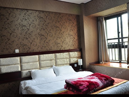 豪华电脑大床房