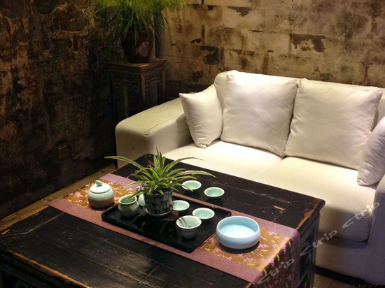 西楼一层豪华复式景观套房