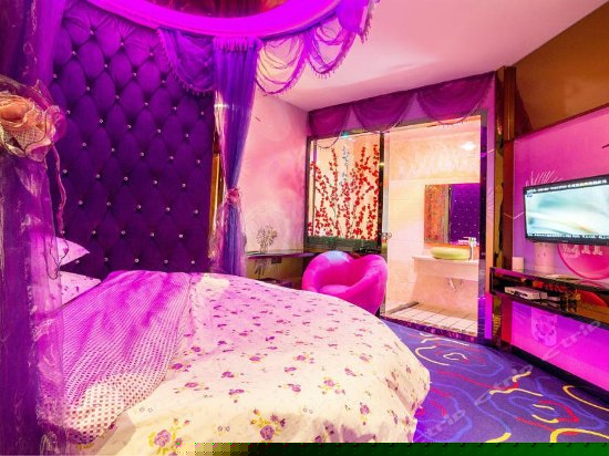 豪华浴缸圆床房