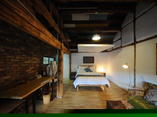 舍悲欢二楼简约单人间