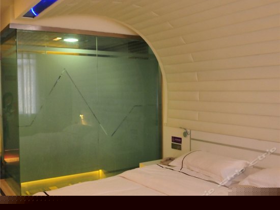 太空漫步（单）