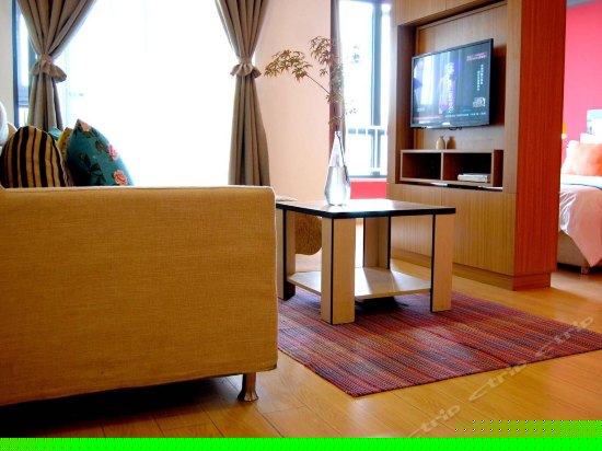 豪华江景大床房