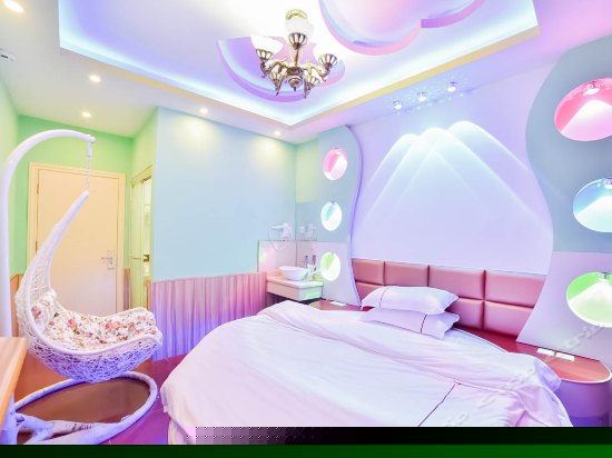情侣主题圆床房