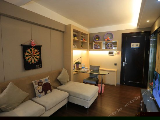 一室一厅大床房