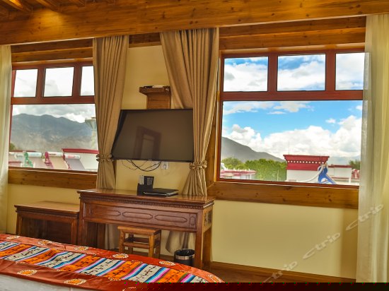 庄园院景豪华阁大床房