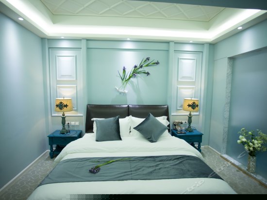 鵉尾花豪华大床房