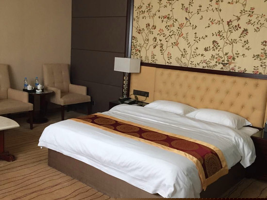 近景豪华大床间