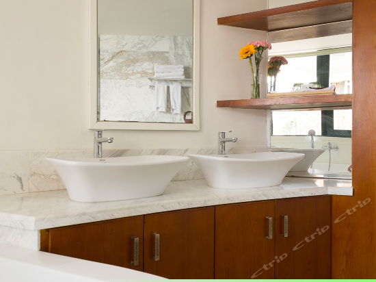 独立阳台汤池海景亲水房