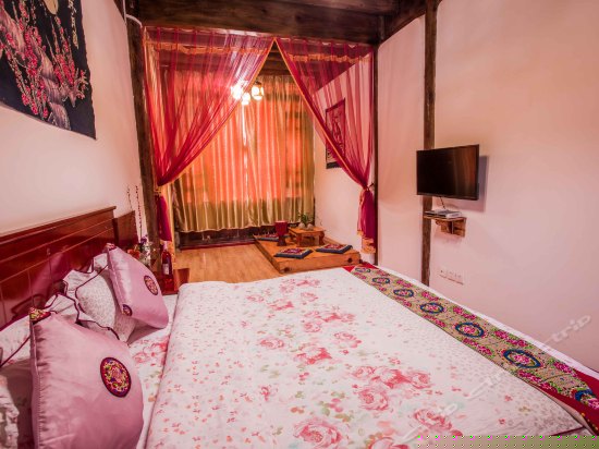 一楼阳光飘窗大床房