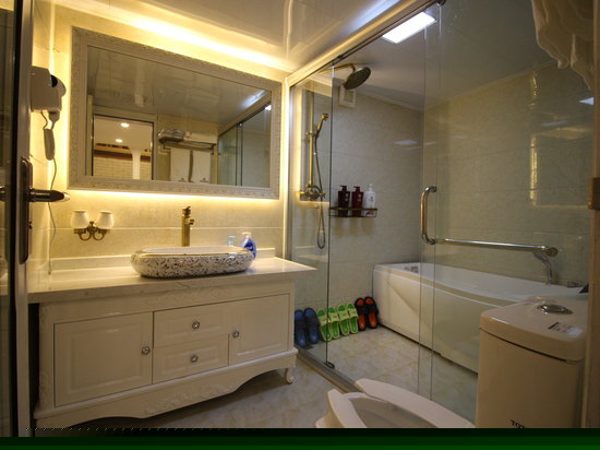 温馨宫廷复式亲子家庭房