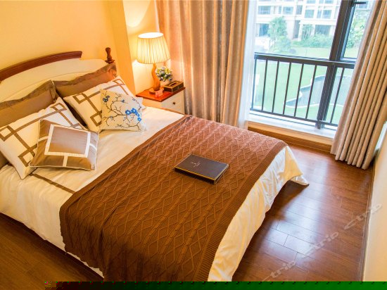 豪华园景房三房一厅