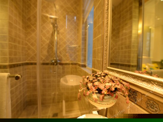 虞美人阳台大床房