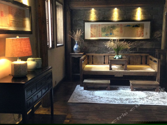 西楼二层东豪华景观套房