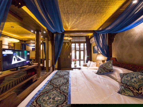 盛世霓裳豪华家庭房