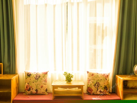 阳光蜜月大床房