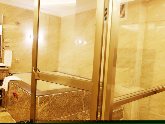 私密汽车复式两房一厅