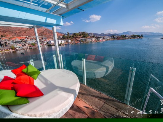正面270°临水复式阳台海景大床房