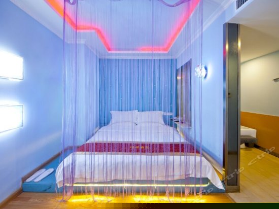 特色情人房(无窗)