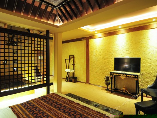 乌丹玫瑰豪华大床房