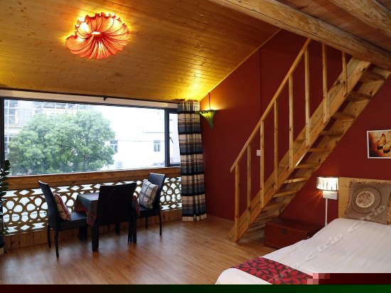 203（阁楼式套房）