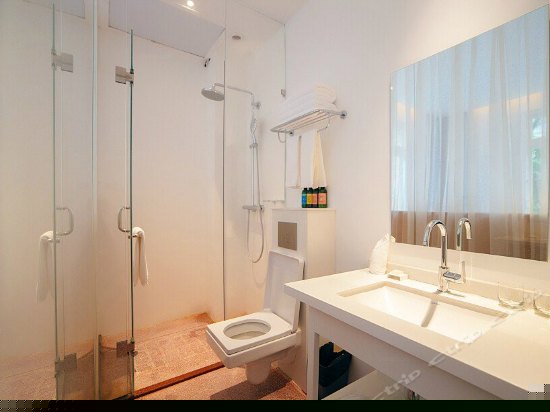 301三面远眺园景大床房