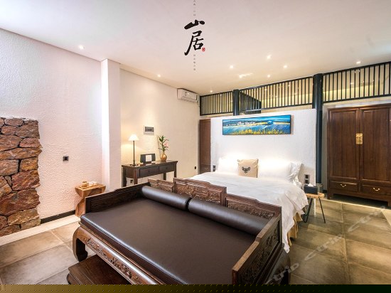 山居院林荫露台海景房