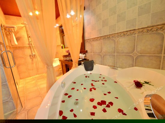 豪华浴缸大床房