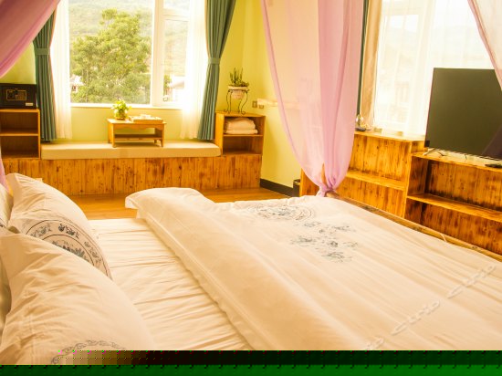 阳光蜜月豪华大床房