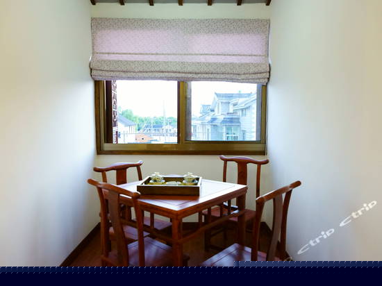 三楼特色豪华标准间(带阳台）