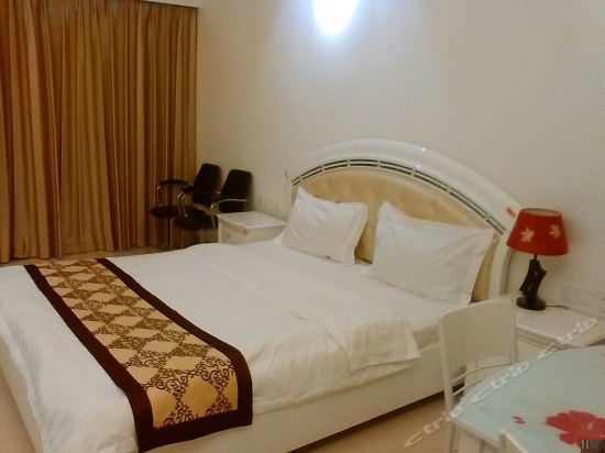 情侣温馨海景大床房