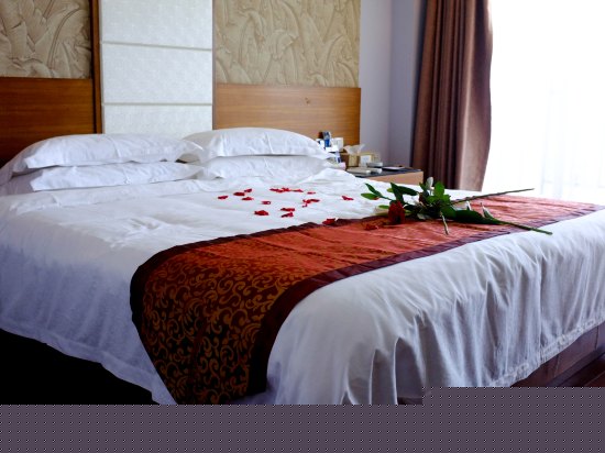 豪华电脑大床房