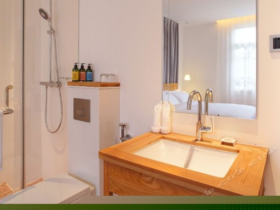 1号至尊露台浴缸大床房