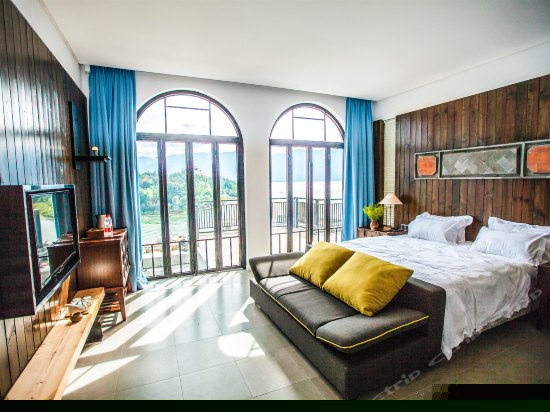 山居院露台海景房