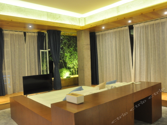 白露（180度观岚大床房）