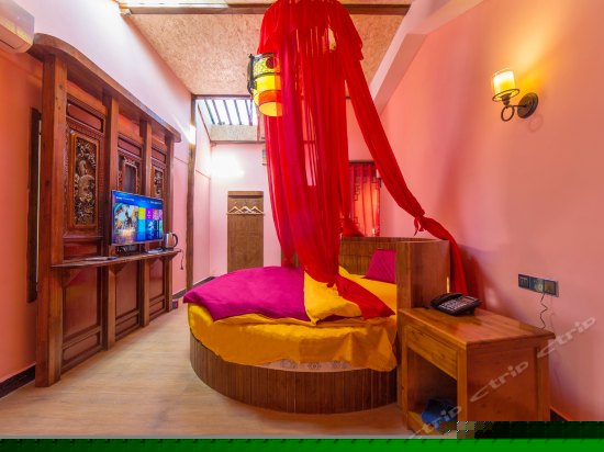 雪山景观阳台圆床房