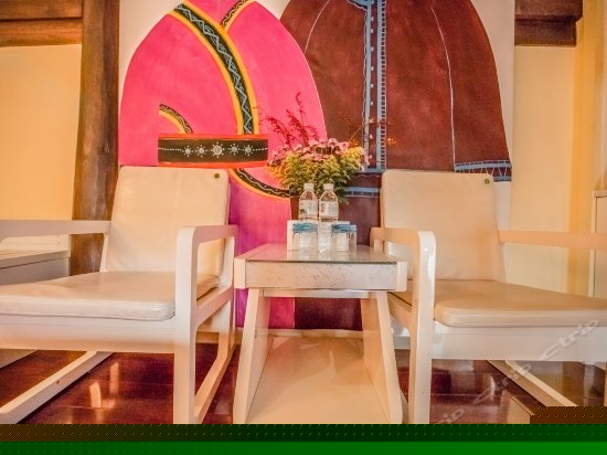 二楼雅致带露台大床房