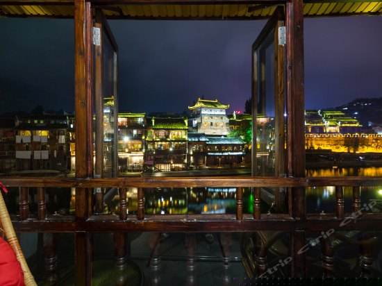 临江精品双床房