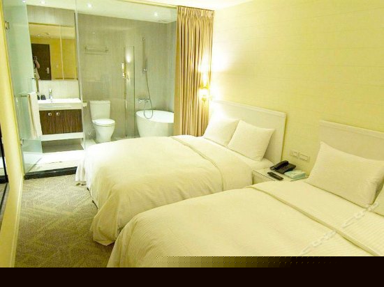 爱魅居浴缸4人房